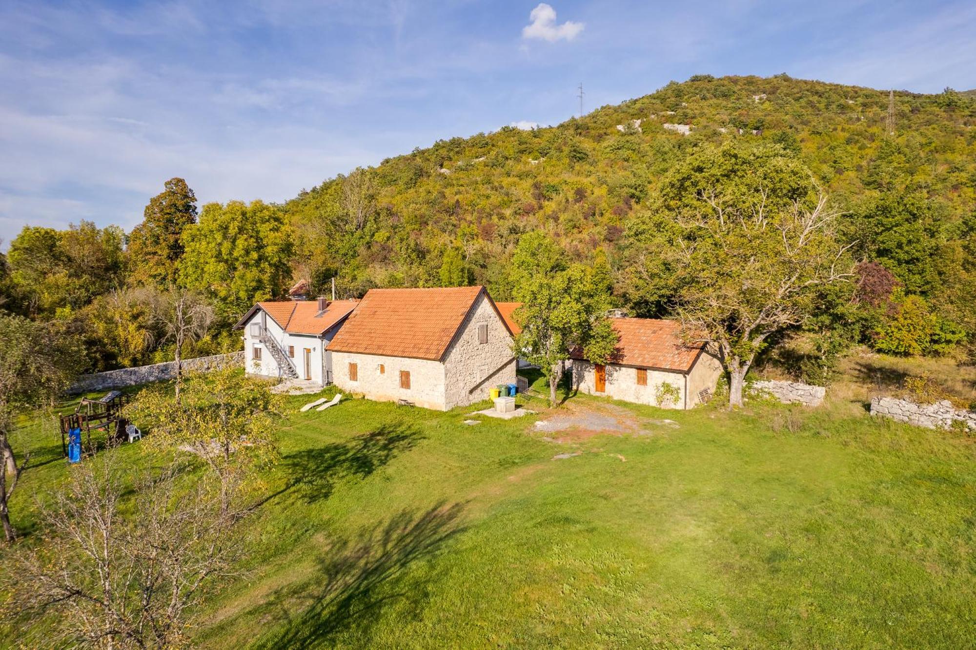 Sokol - Secret Forest House Gračac Eksteriør bilde